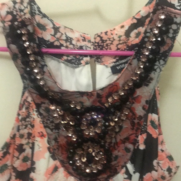 Sleeveless dress - Picture 3 of 3